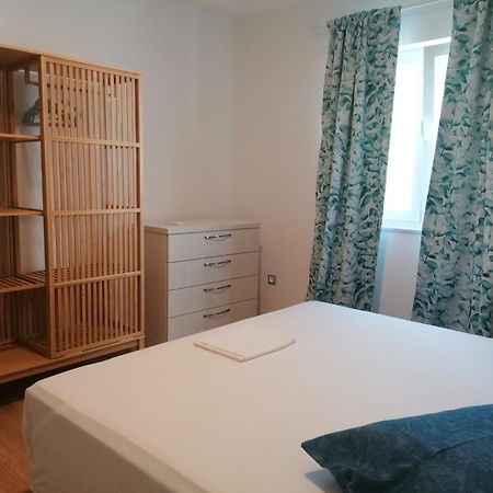 Apartmani Mares - 20 M From The Beach Brela Eksteriør billede
