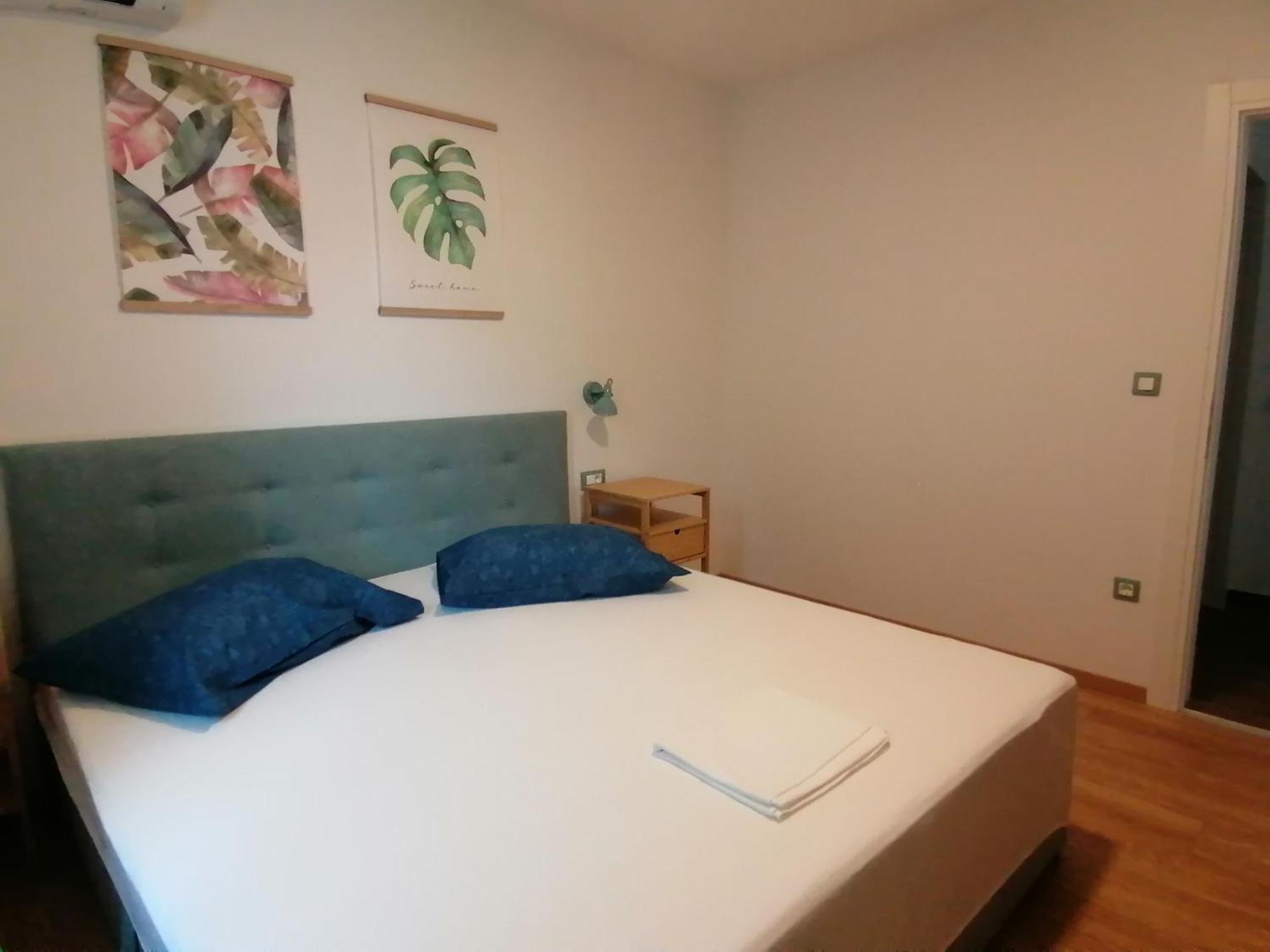 Apartmani Mares - 20 M From The Beach Brela Eksteriør billede