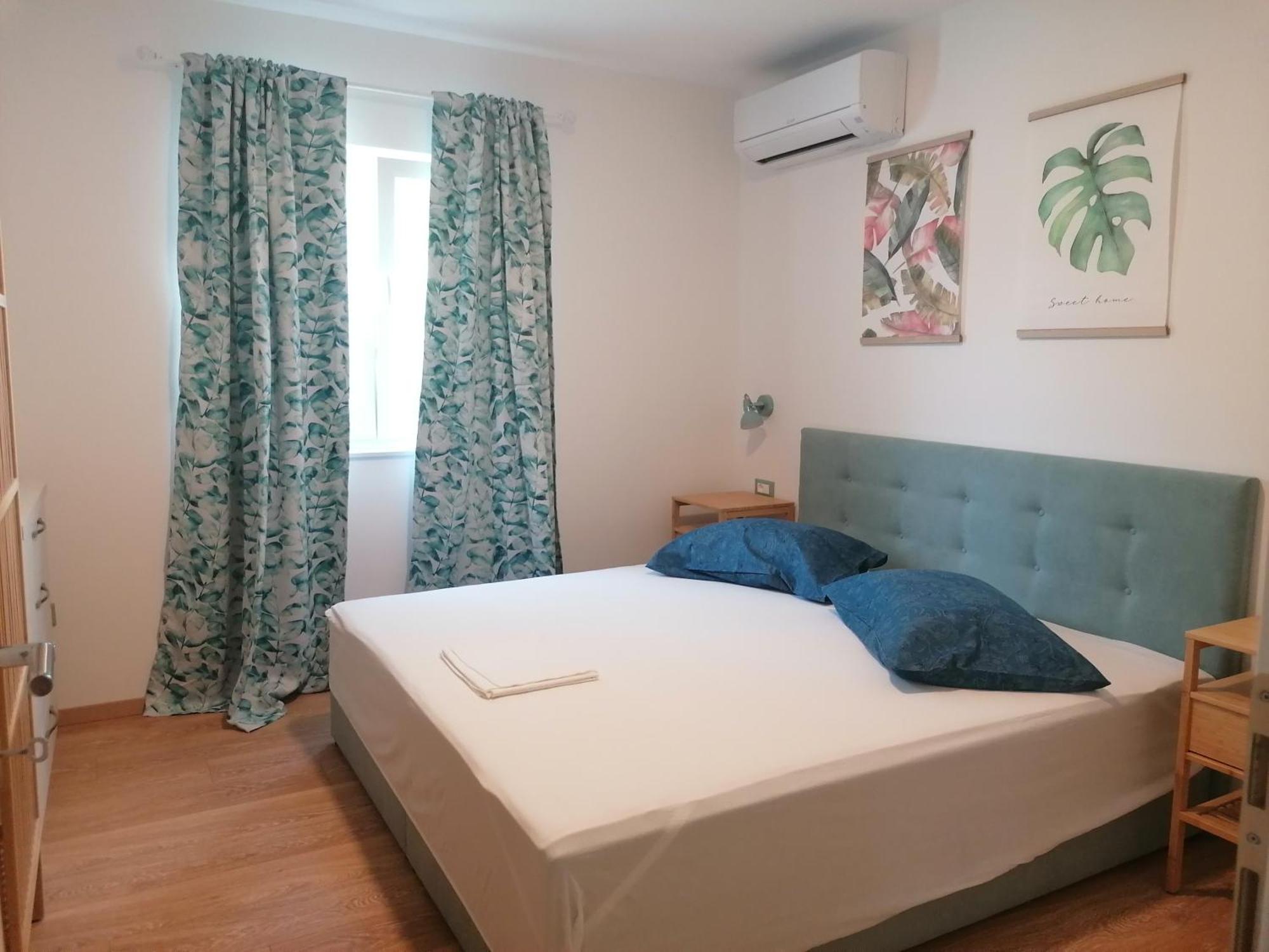 Apartmani Mares - 20 M From The Beach Brela Eksteriør billede