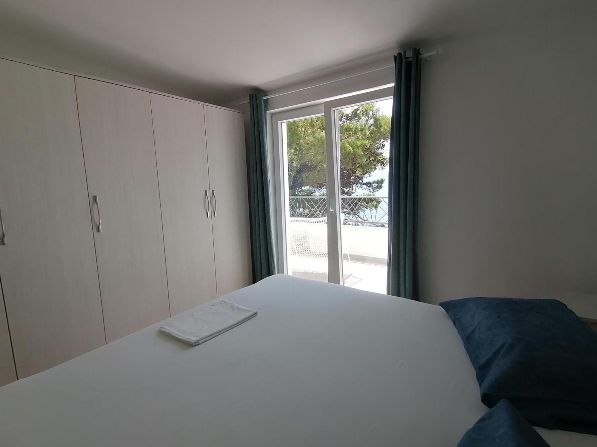 Apartmani Mares - 20 M From The Beach Brela Eksteriør billede