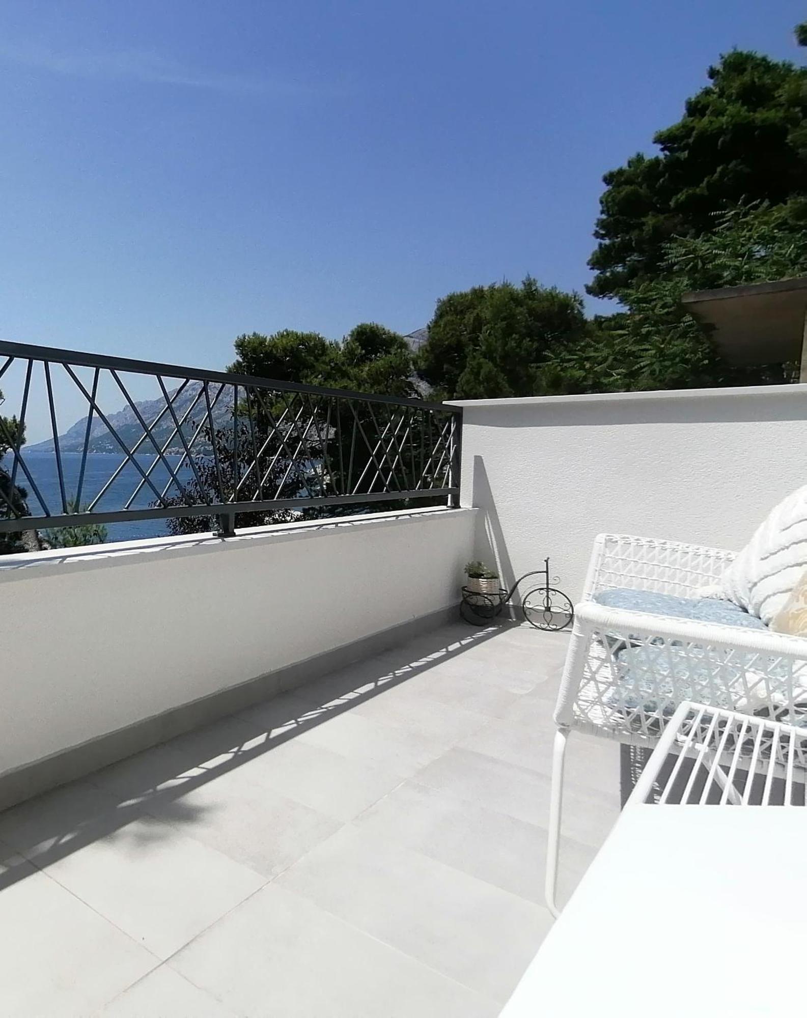 Apartmani Mares - 20 M From The Beach Brela Eksteriør billede