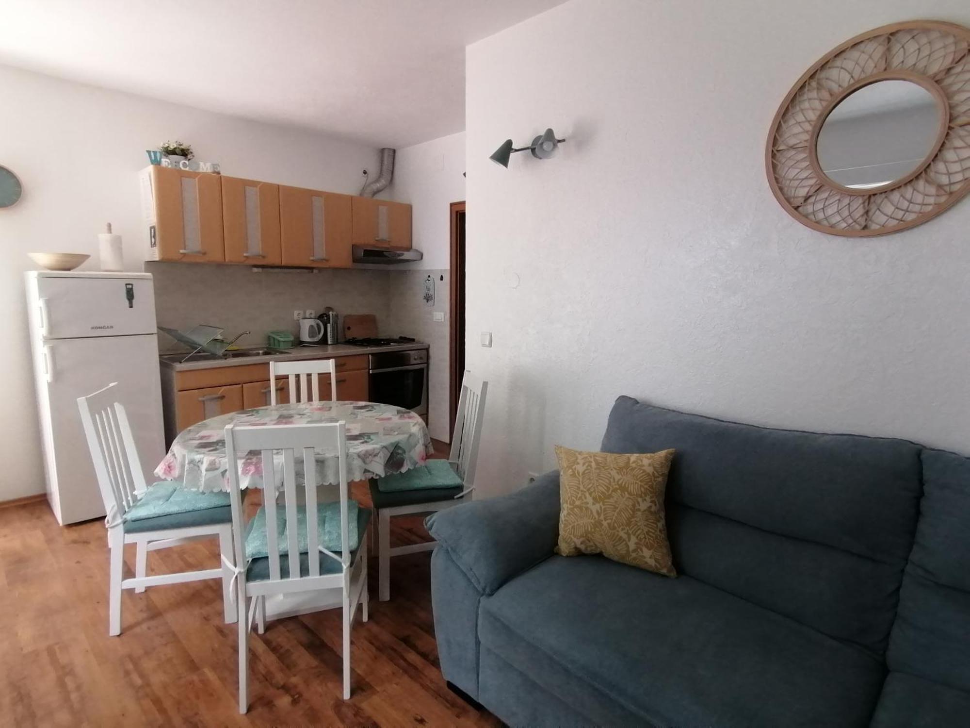 Apartmani Mares - 20 M From The Beach Brela Værelse billede